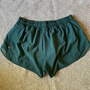 Lululemon Hotty Hot II Shorts 2.5”